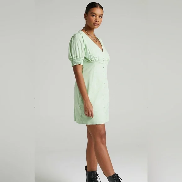 SHOWPO FERONIA DRESS IN APPLE GREEN NWT - Picture 2 of 6